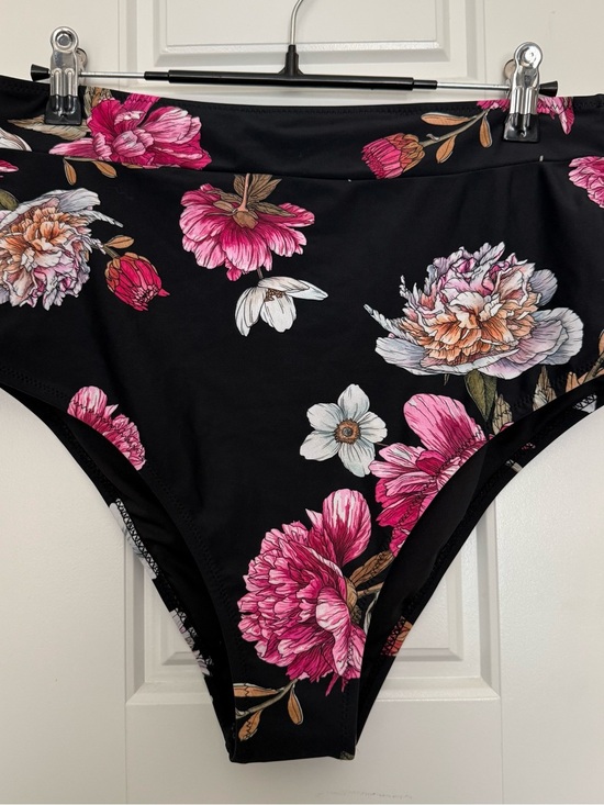 Cupshe Other - Cupshe Black Floral High-Waist Bikini Bottoms with Pink & White Blooms